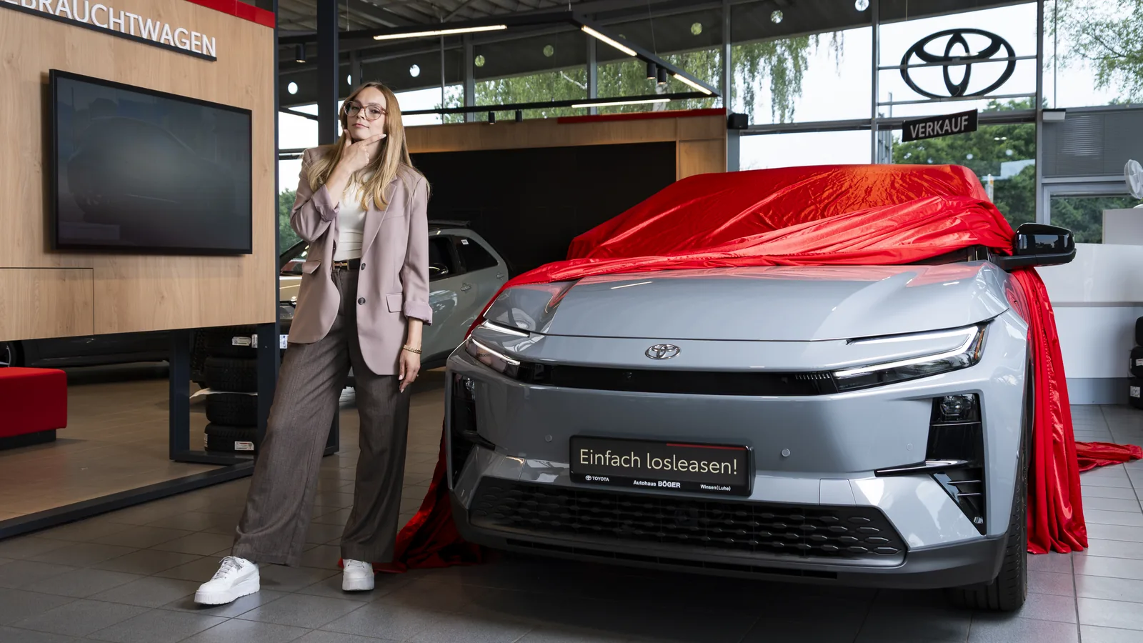 Beratung im Showroom von Autohaus Böger am Löhnfeld in Winsen (Luhe)