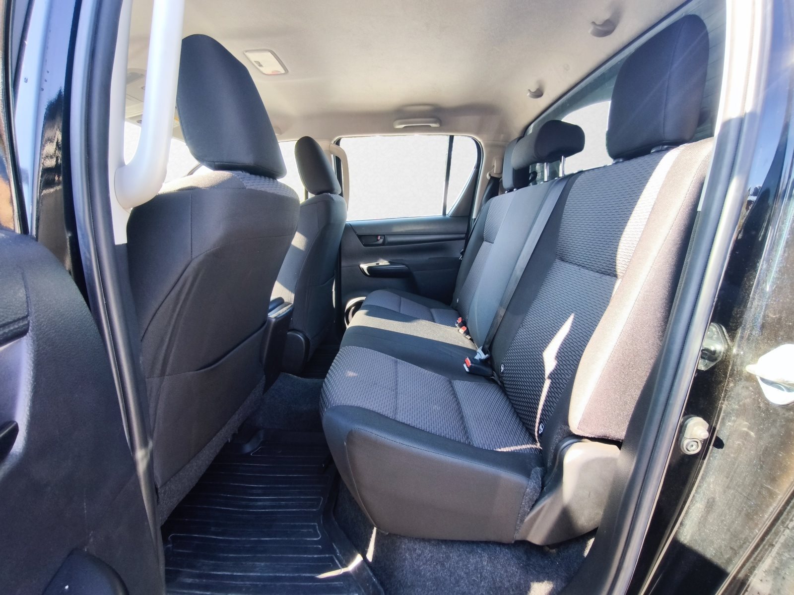 Toyota Hilux – Bild 11