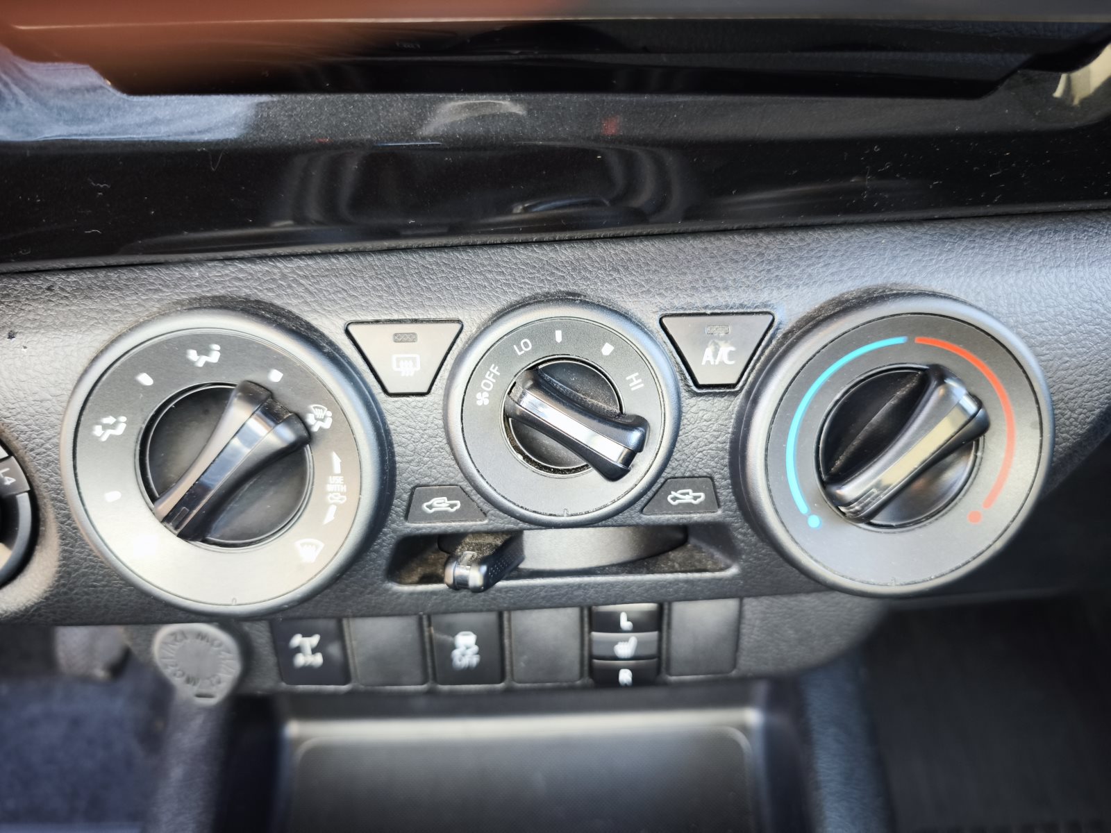 Toyota Hilux – Bild 22
