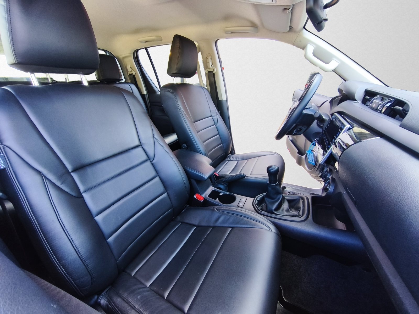 Toyota Hilux – Bild 13