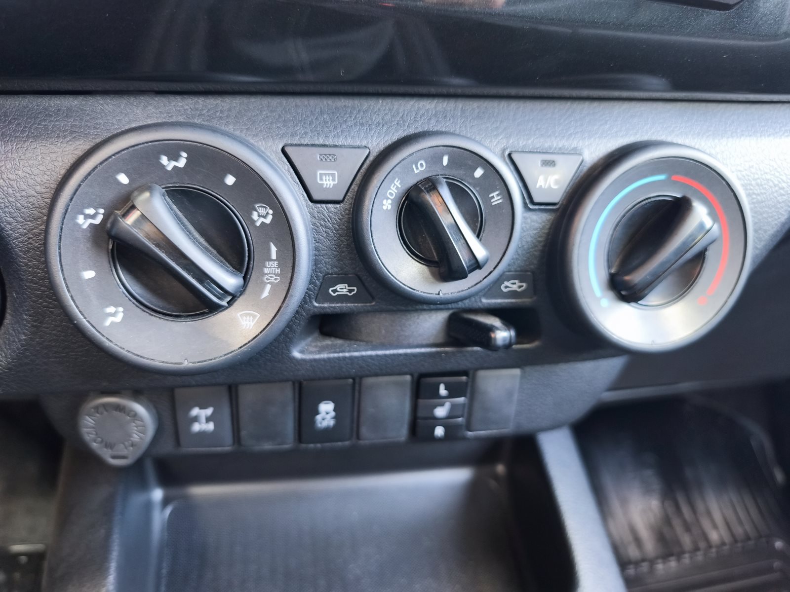 Toyota Hilux – Bild 16