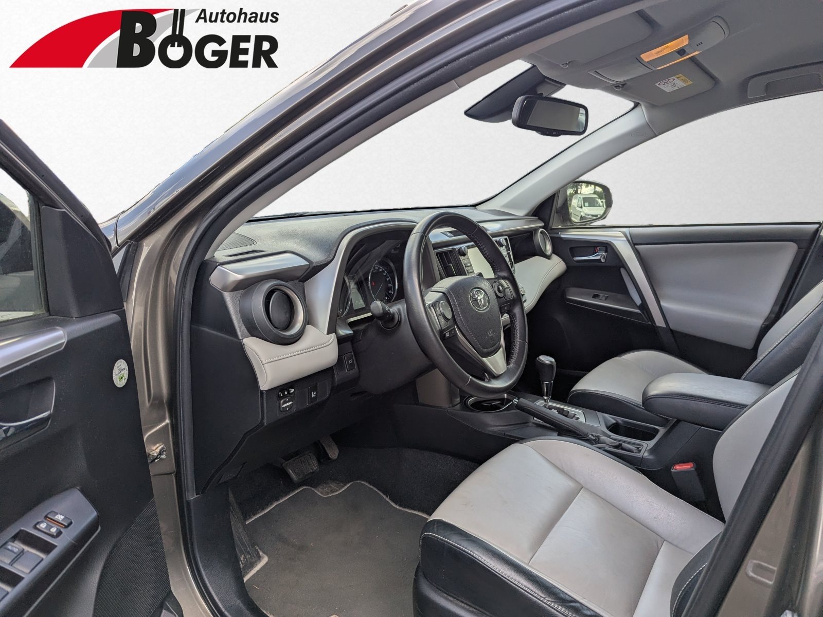 Toyota RAV4 – Bild 10
